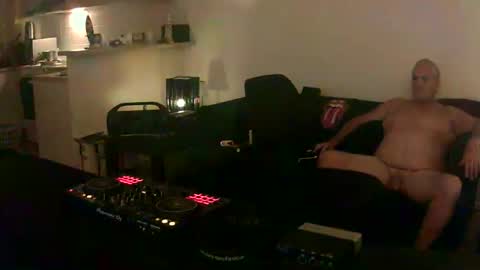 goldyguy011 online show from May 17, 3:19 pm