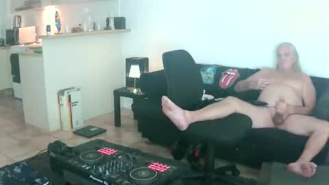 goldyguy011 online show from May 19, 1:56 am