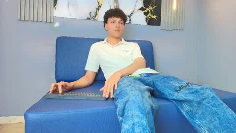 Gomez online show from April 6, 8:09 pm