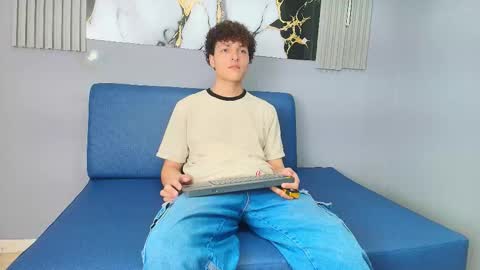 Gomez online show from March 27, 7:48 pm