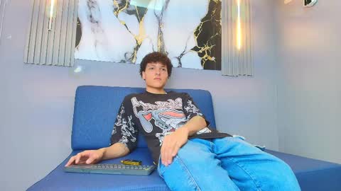 Gomez online show from April 2, 7:33 pm