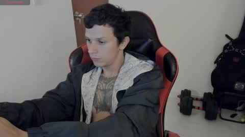 Snapshot of goodboy69i chatting on October 11, 12:25 am goodboy69i online show from October 11, 12:25 am