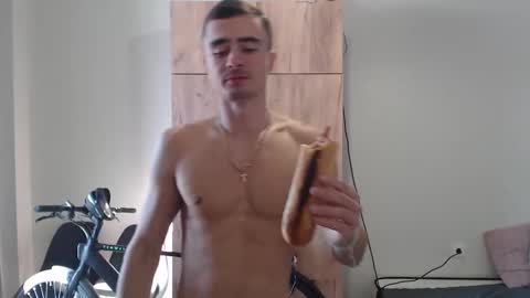 Snapshot of goodgg229975 chatting on September 18, 1:02 pm goodgg229975 online show from September 18, 1:02 pm