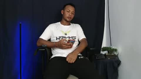 Snapshot of goos_cum chatting on February 3, 4:04 am Goos online show from February 3, 4:04 am