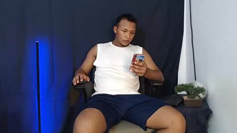 Snapshot of goos_cum chatting on January 13, 4:39 am Goos online show from January 13, 4:39 am