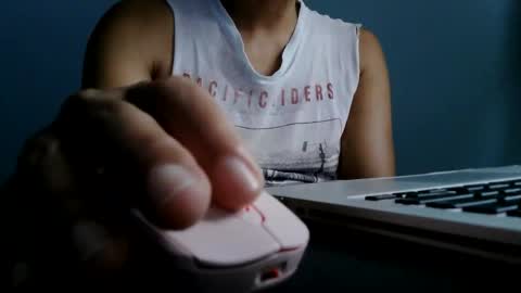 grande18609969 online show from February 7, 9:49 am