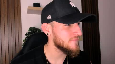 Juan online show from December 19, 3:03 am