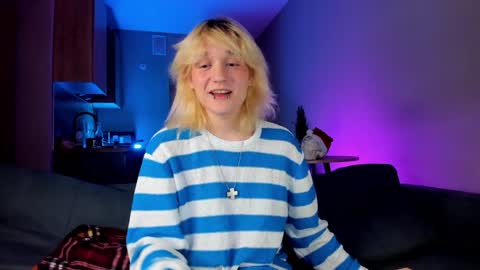 Snapshot of gregory_byyrd chatting on December 24, 7:22 pm Greg-independent model online show from December 24, 7:22 pm