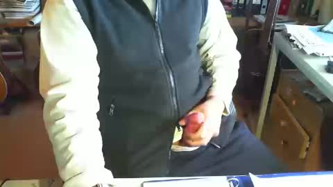 Snapshot of greyhounddog chatting on January 12, 9:40 am greyhounddog online show from January 12, 9:40 am