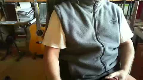 Snapshot of greyhounddog chatting on February 1, 11:32 am greyhounddog online show from February 1, 11:32 am