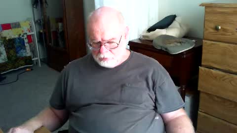Snapshot of gtnolder60 chatting on October 2, 7:07 pm Gary online show from October 2, 7:07 pm