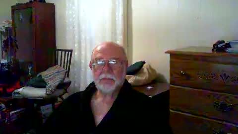 Snapshot of gtnolder60 chatting on October 18, 11:37 am Gary online show from October 18, 11:37 am