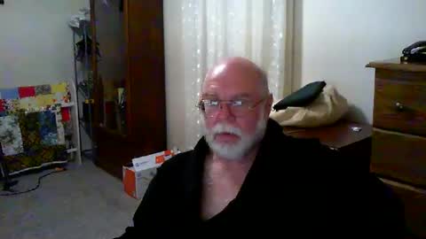 Snapshot of gtnolder60 chatting on October 10, 3:11 am Gary online show from October 10, 3:11 am