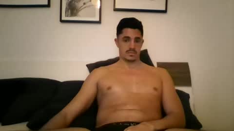 Snapshot of guerillatequilla chatting on January 15, 11:21 am guerillatequilla online show from January 15, 11:21 am