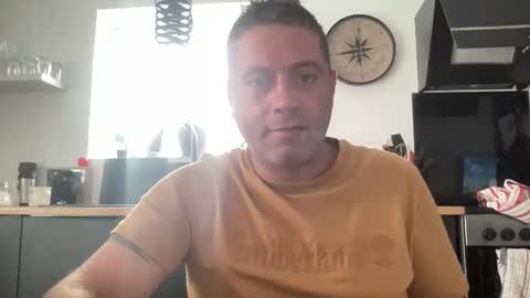 Snapshot of guil0 chatting on September 14, 11:01 am guil0 online show from September 14, 11:01 am
