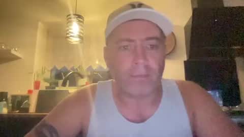 guil0 online show from October 17, 9:35 am