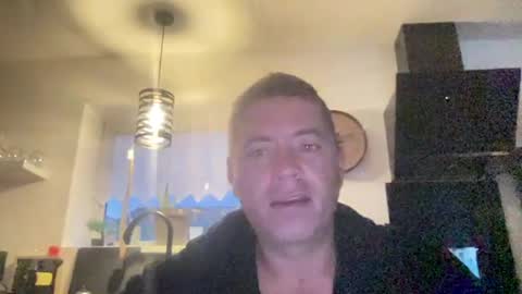 Snapshot of guil0 chatting on September 18, 9:11 am guil0 online show from September 18, 9:11 am