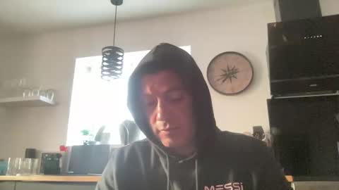 Snapshot of guil0 chatting on September 10, 9:41 am guil0 online show from September 10, 9:41 am
