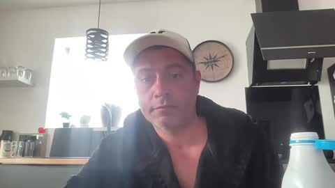 Snapshot of guil0 chatting on September 15, 11:11 am guil0 online show from September 15, 11:11 am