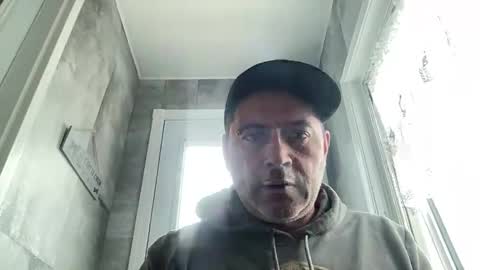 guil0 online show from March 31, 5:36 pm