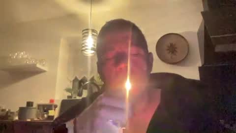 Snapshot of guil0 chatting on September 17, 7:31 am guil0 online show from September 17, 7:31 am