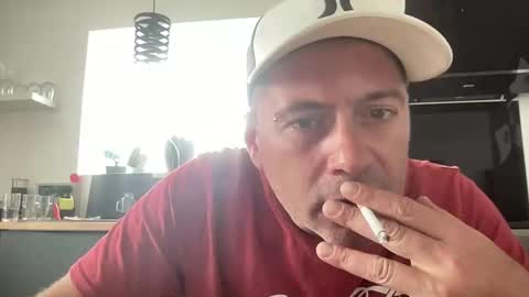 Snapshot of guil0 chatting on September 8, 6:51 pm guil0 online show from September 8, 6:51 pm