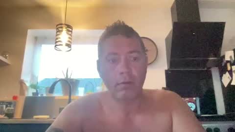 Snapshot of guil0 chatting on September 19, 9:42 am guil0 online show from September 19, 9:42 am