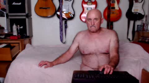 Snapshot of guitarsexgod chatting on December 8, 1:14 pm Mario online show from December 8, 1:14 pm