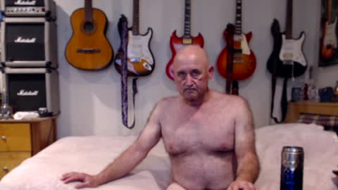 Snapshot of guitarsexgod chatting on December 10, 11:00 am Mario online show from December 10, 11:00 am