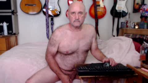 Snapshot of guitarsexgod chatting on January 16, 8:36 pm Mario online show from January 16, 8:36 pm