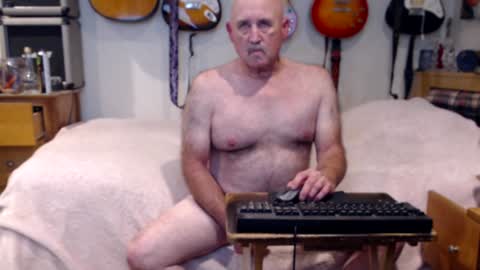 Snapshot of guitarsexgod chatting on December 27, 9:17 am Mario online show from December 27, 9:17 am