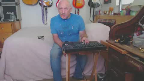 Snapshot of guitarsexgod chatting on February 27, 7:26 pm Mario online show from February 27, 7:26 pm