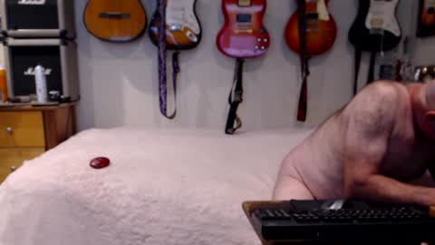Snapshot of guitarsexgod chatting on January 12, 11:50 am Mario online show from January 12, 11:50 am