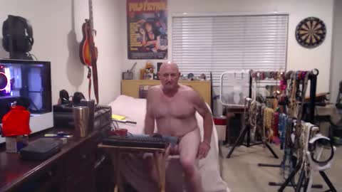 Snapshot of guitarsexgod chatting on October 23, 9:46 am Mario online show from October 23, 9:46 am