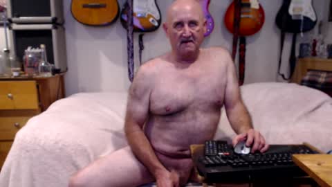 Snapshot of guitarsexgod chatting on December 12, 6:53 pm Mario online show from December 12, 6:53 pm