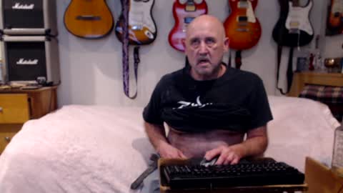 Snapshot of guitarsexgod chatting on January 7, 12:27 pm Mario online show from January 7, 12:27 pm
