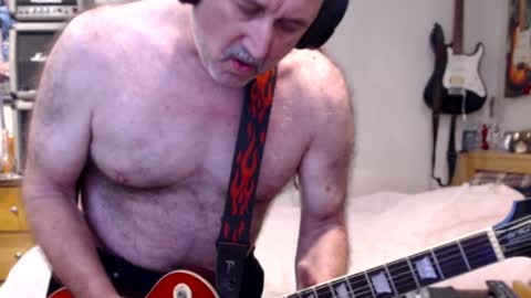 Snapshot of guitarsexgod chatting on January 17, 6:36 am Mario online show from January 17, 6:36 am