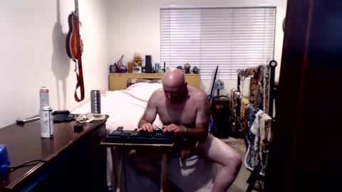 Snapshot of guitarsexgod chatting on September 21, 12:05 pm Mario online show from September 21, 12:05 pm