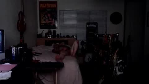 Snapshot of guitarsexgod chatting on October 31, 11:02 am Mario online show from October 31, 11:02 am