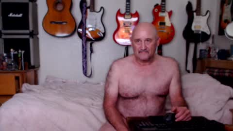 Snapshot of guitarsexgod chatting on December 29, 6:05 pm Mario online show from December 29, 6:05 pm