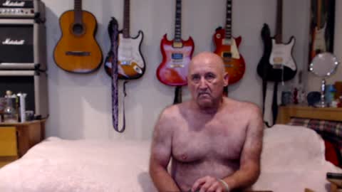 Snapshot of guitarsexgod chatting on December 26, 12:38 pm Mario online show from December 26, 12:38 pm
