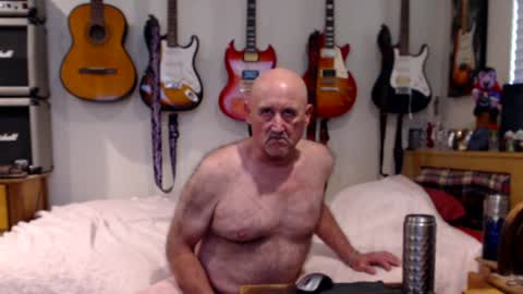 Snapshot of guitarsexgod chatting on January 21, 6:44 pm Mario online show from January 21, 6:44 pm