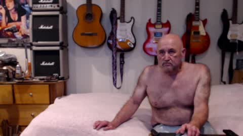 Snapshot of guitarsexgod chatting on January 20, 12:49 pm Mario online show from January 20, 12:49 pm