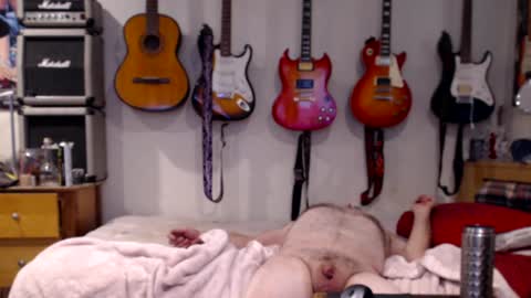 Snapshot of guitarsexgod chatting on December 25, 3:49 pm Mario online show from December 25, 3:49 pm