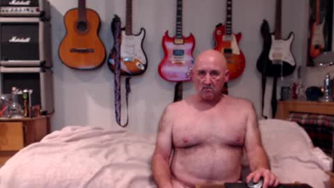 Snapshot of guitarsexgod chatting on December 30, 9:59 am Mario online show from December 30, 9:59 am