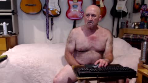 Snapshot of guitarsexgod chatting on January 14, 7:59 am Mario online show from January 14, 7:59 am
