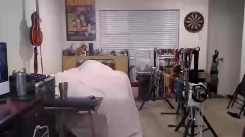 Snapshot of guitarsexgod chatting on October 13, 9:04 am Mario online show from October 13, 9:04 am