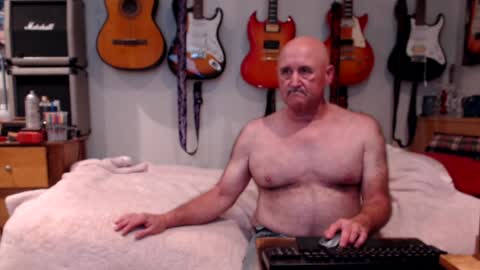Snapshot of guitarsexgod chatting on December 3, 8:47 am Mario online show from December 3, 8:47 am