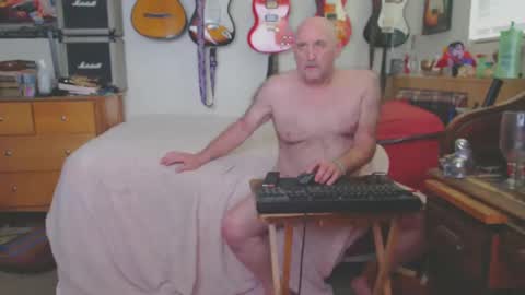 Snapshot of guitarsexgod chatting on February 15, 6:01 pm Mario online show from February 15, 6:01 pm