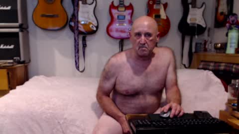 Snapshot of guitarsexgod chatting on January 5, 10:43 am Mario online show from January 5, 10:43 am